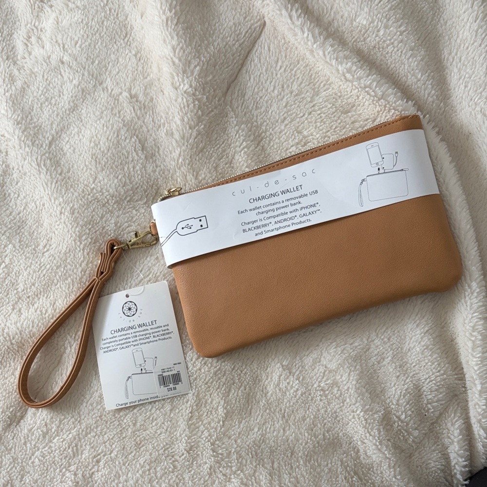 Charging Wristlet Wallet